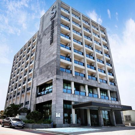 Sims Hotel Чеджу Екстериор снимка