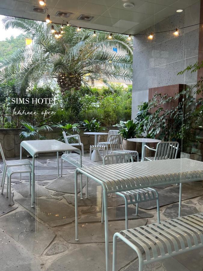 Sims Hotel Чеджу Екстериор снимка
